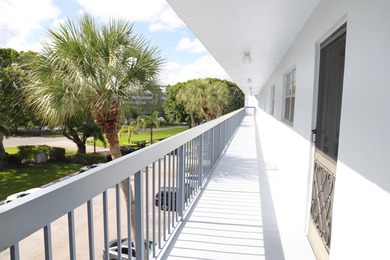 2/2 condo at east of Boca raton. 4th floor, elevators, just - photo 18
