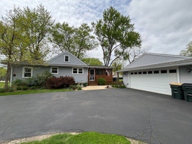 Lake Home Sale Pending in Antioch, Illinois