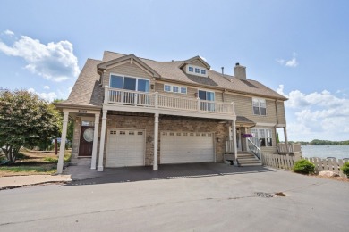 Lake Condo For Sale in Wauconda, Illinois