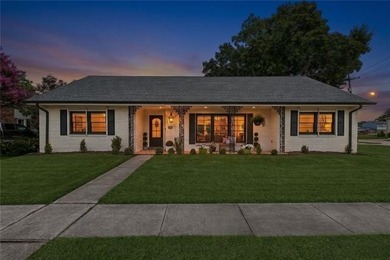 Move-in-ready in Beverly Hills, just steps from Lake - photo 1