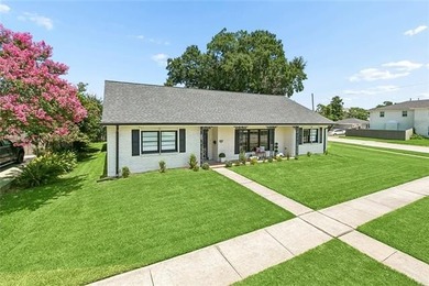 Move-in-ready in Beverly Hills, just steps from Lake - photo 3