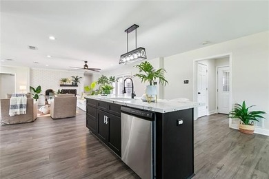 Move-in-ready in Beverly Hills, just steps from Lake - photo 6