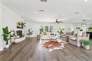 Move-in-ready in Beverly Hills, just steps from Lake - photo 9