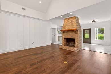 Experience the perfect blend of peaceful country living and - photo 11