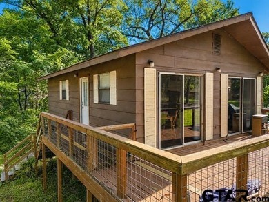 Tucked away for the perfect weekend escape, this adorable and - photo 14