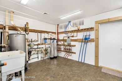 Located in the town of Dubois, this versatile live/work property - photo 25