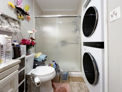 HURRY! AFFORDALBE 3rd floor condo features 2 bedrooms and 1 bath - photo 14