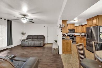 MAIN LEVEL CONDO! Centrally located with plenty of amenities - photo 19