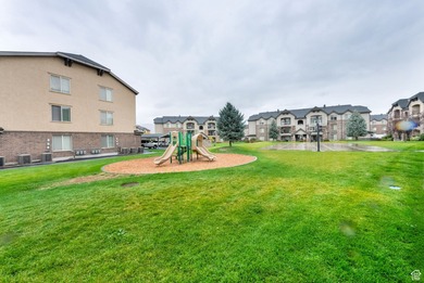 MAIN LEVEL CONDO! Centrally located with plenty of amenities - photo 20