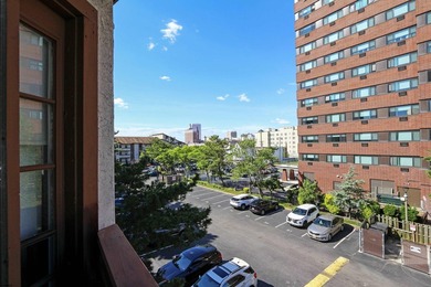 HURRY! AFFORDALBE 3rd floor condo features 2 bedrooms and 1 bath - photo 22