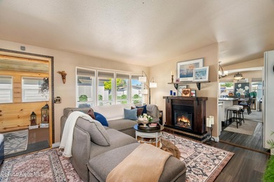 Extensively upgraded and remodeled 3 bed/2 bath corner lot home - photo 4