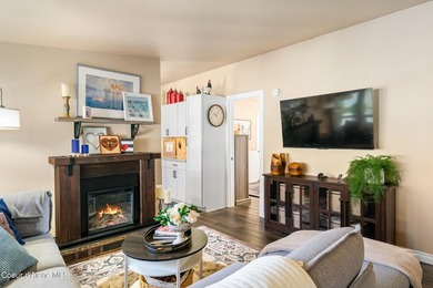 Extensively upgraded and remodeled 3 bed/2 bath corner lot home - photo 5