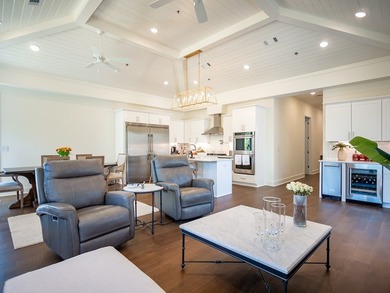Enjoy resort-style living in this beautiful golf course - photo 3