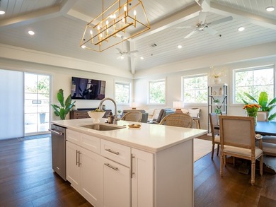Enjoy resort-style living in this beautiful golf course - photo 6