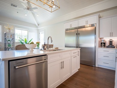Enjoy resort-style living in this beautiful golf course - photo 8