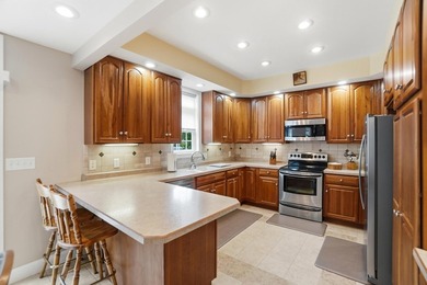 6 Bedrooms & 4.5 Baths! Welcome to luxury lake living in one of - photo 19