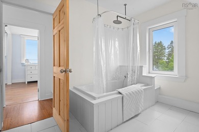 Panoramic ocean views and the understated luxury of a classic - photo 25