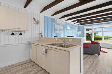 Panoramic ocean views and the understated luxury of a classic - photo 35