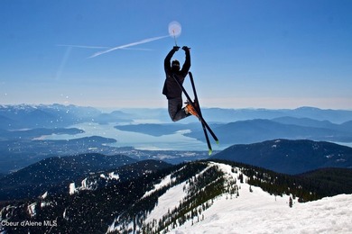 Perfectly positioned on the slopes of Schweitzer, this - photo 9