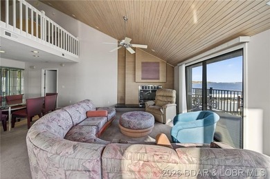Beautiful Lake Views in this sought after well established - photo 11