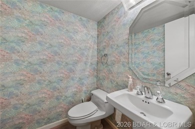 Beautiful Lake Views in this sought after well established - photo 16