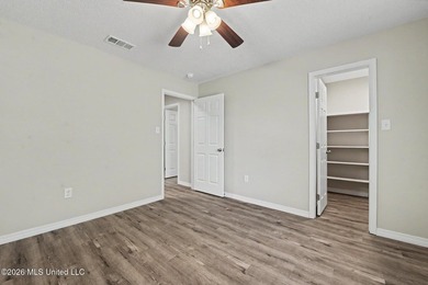 Beautifully updated 3-bedroom, 2-bath home tucked away on a - photo 16