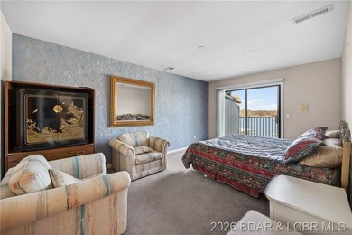 Beautiful Lake Views in this sought after well established - photo 17