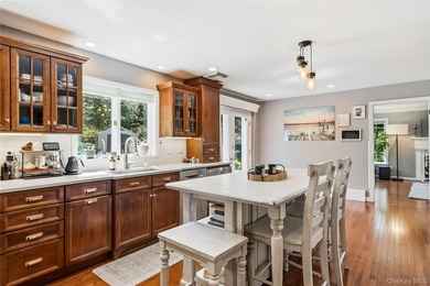 Nestled on a secluded, lushly landscaped three-quarter-acre - photo 17