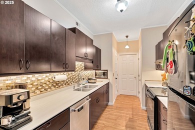 Exceptionally maintained and one of only two units with a rare - photo 17