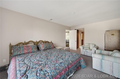 Beautiful Lake Views in this sought after well established - photo 18