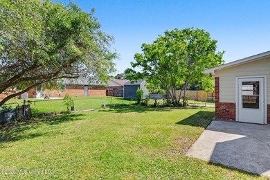 Beautifully updated 3-bedroom, 2-bath home tucked away on a - photo 19
