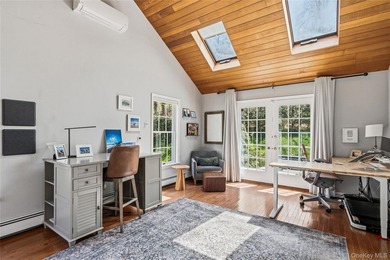 Nestled on a secluded, lushly landscaped three-quarter-acre - photo 20