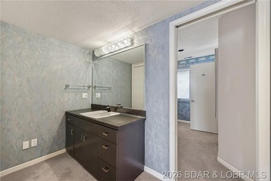Beautiful Lake Views in this sought after well established - photo 21