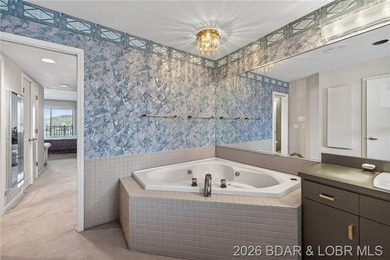 Beautiful Lake Views in this sought after well established - photo 25