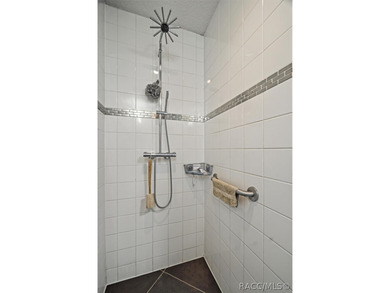 This recently updated interior and decor, well-maintained 3-bed - photo 26