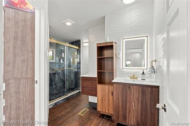 Stunning Luxury Lakefront Home on Belleville Lake Experience the - photo 26
