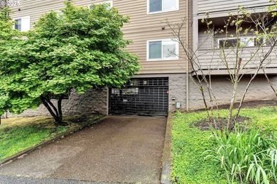 Exceptionally maintained and one of only two units with a rare - photo 27