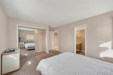 Beautiful Lake Views in this sought after well established - photo 28