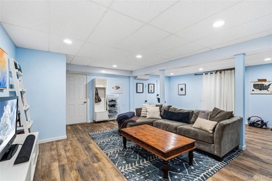 Nestled on a secluded, lushly landscaped three-quarter-acre - photo 31