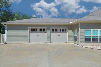 Welcome to 3315 Double Eagle Lane, where low-maintenance living - photo 33