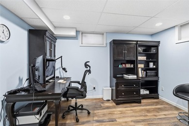 Nestled on a secluded, lushly landscaped three-quarter-acre - photo 33