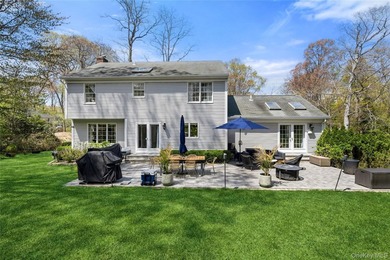 Nestled on a secluded, lushly landscaped three-quarter-acre - photo 35