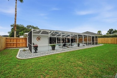 This recently updated interior and decor, well-maintained 3-bed - photo 36