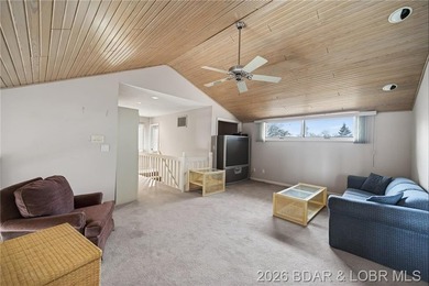 Beautiful Lake Views in this sought after well established - photo 38