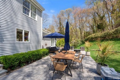 Nestled on a secluded, lushly landscaped three-quarter-acre - photo 38
