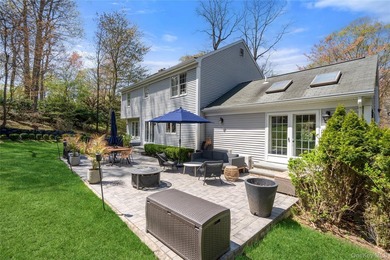 Nestled on a secluded, lushly landscaped three-quarter-acre - photo 39