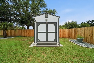 This recently updated interior and decor, well-maintained 3-bed - photo 39
