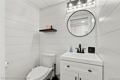 Stunning Luxury Lakefront Home on Belleville Lake Experience the - photo 42