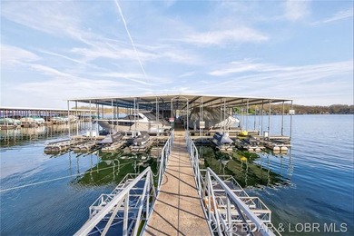 Beautiful Lake Views in this sought after well established - photo 46