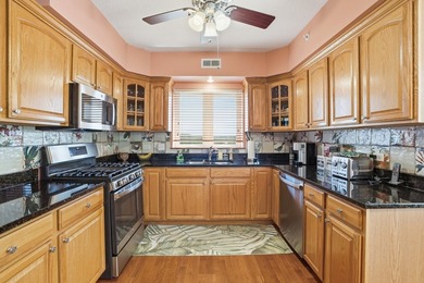 Ultra RARE 3 bedroom, 2 Full Bathroom Condo W ATTACHED Heated - photo 3